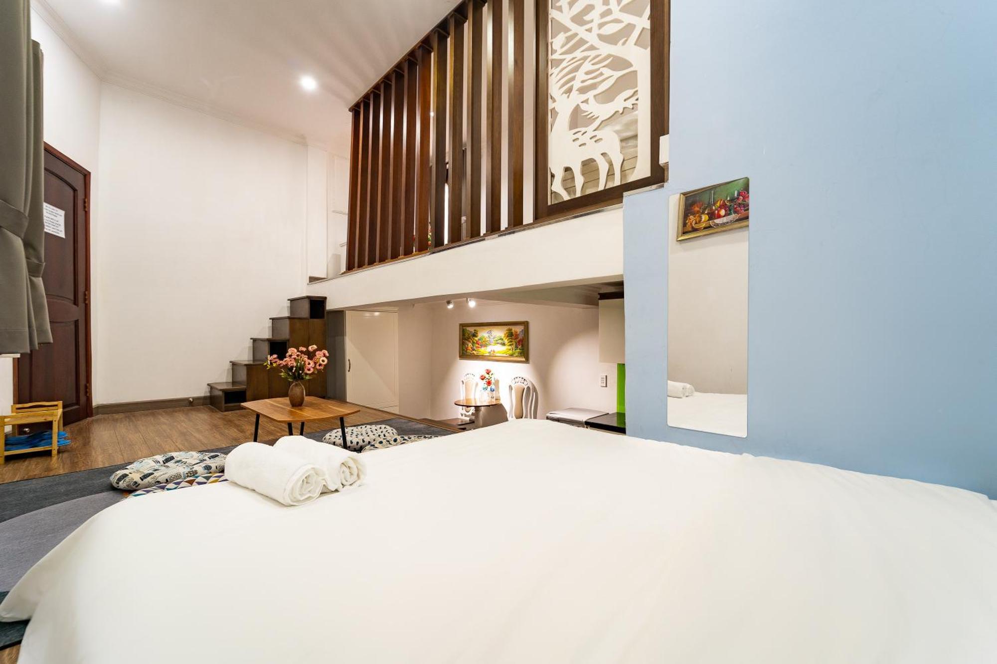 Khách sạn Gin House & Near Turtle 3*